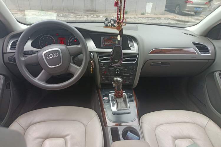 Used Audi A4L 2011 2.0 TFSI Comfort Model Center Console