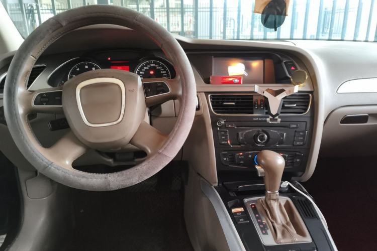 Used Audi A4L 2011 2.0 TFSI Standard Model Center Console