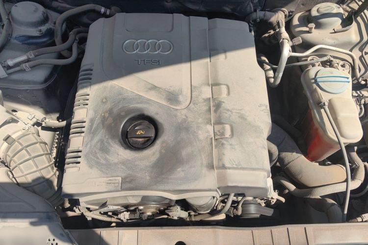 Used Audi A4L 2011 2.0 TFSI Standard Model Engine Bay