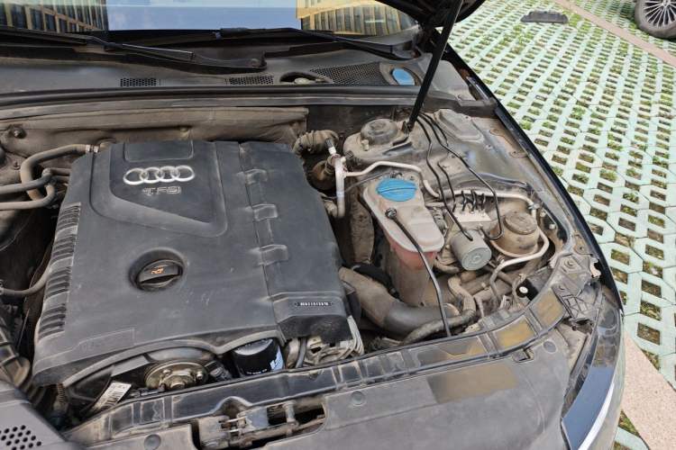 Used Audi A4L 2011 2.0 TFSI Comfort Model Engine Bay Left