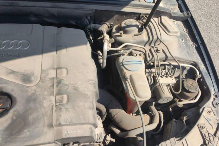 Used Audi A4L 2011 2.0 TFSI Standard Model Engine Bay Left