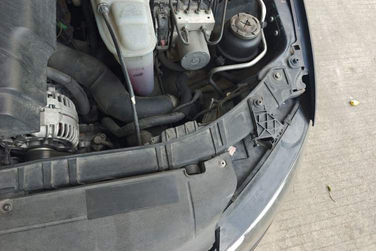 Used Audi A4L 2011 2.0 TFSI Comfort Model Engine Bay Left