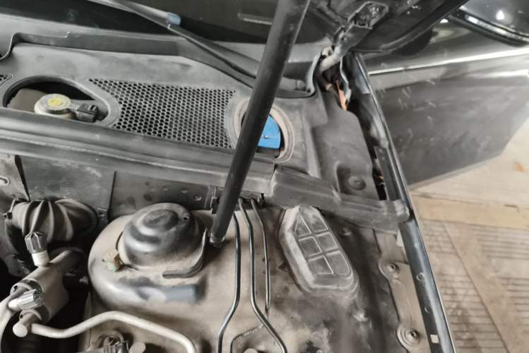 Used Audi A4L 2011 2.0 TFSI Standard Model Engine Bay Left