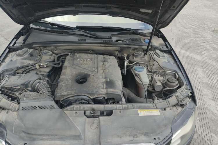 Used Audi A4L 2011 2.0 TFSI Standard Model Engine Bay Left