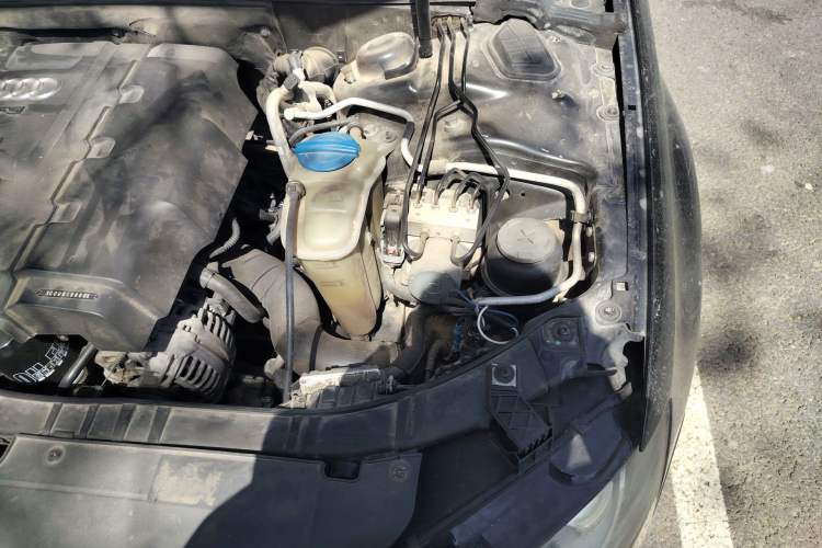 Used Audi A4L 2011 1.8 TFSI Comfort Model Engine Bay Left
