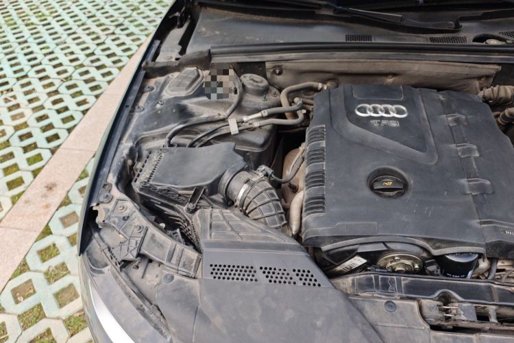 Used Audi A4L 2011 2.0 TFSI Comfort Model Engine Bay Right