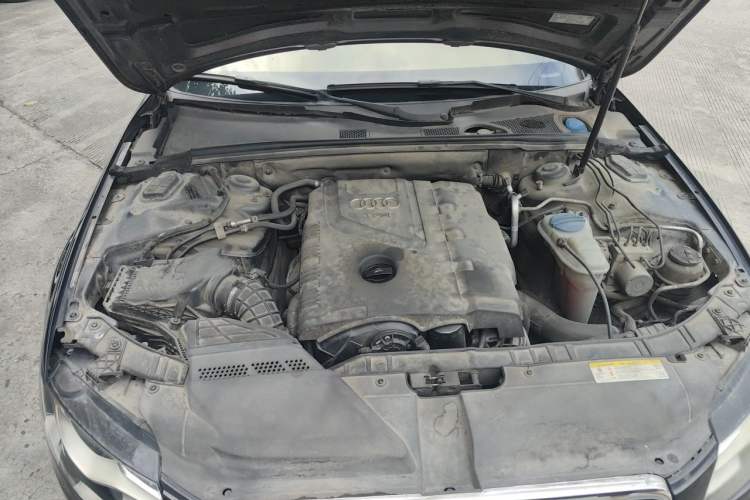 Used Audi A4L 2011 2.0 TFSI Standard Model Engine Bay Right