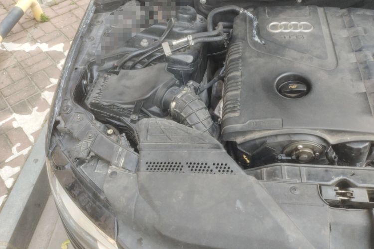 Used Audi A4L 2011 2.0 TFSI Comfort Model Engine Bay Right