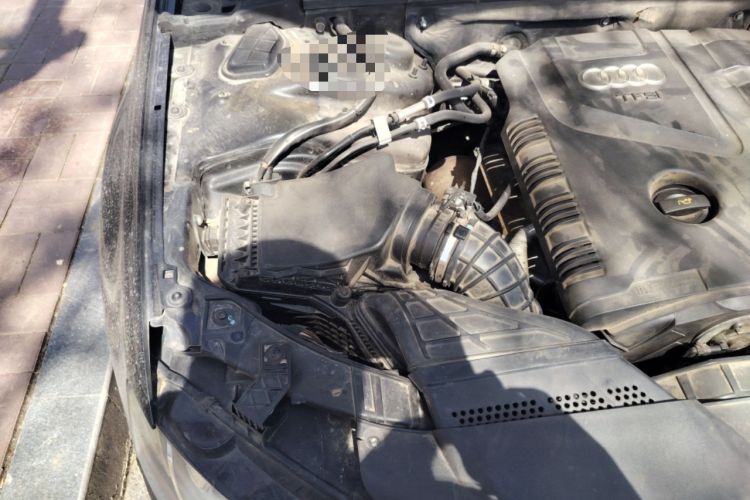 Used Audi A4L 2011 1.8 TFSI Comfort Model Engine Bay Right