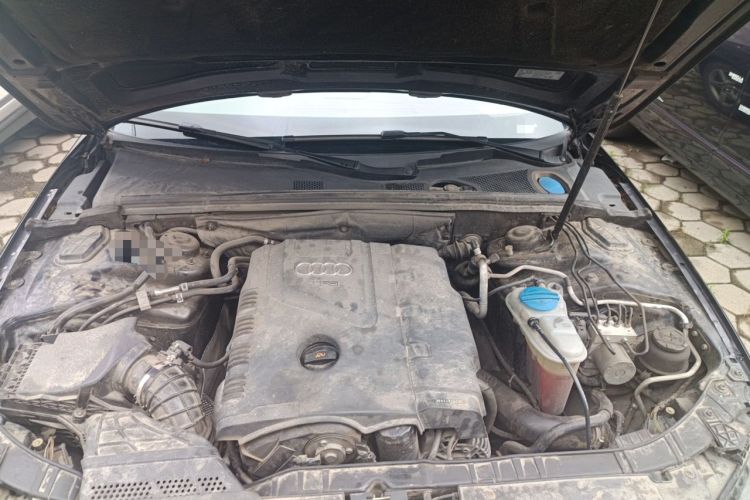 Used Audi A4L 2011 2.0 TFSI Comfort Model Engine Bay