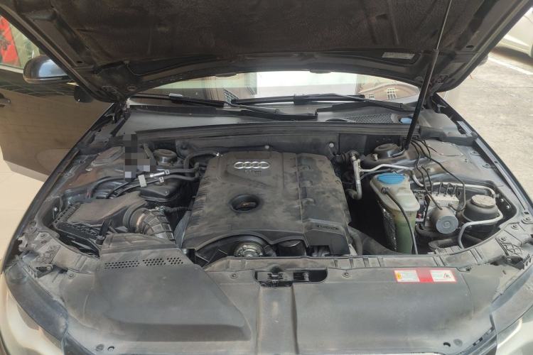 Used Audi A4L 2011 2.0 TFSI Standard Model Engine Bay
