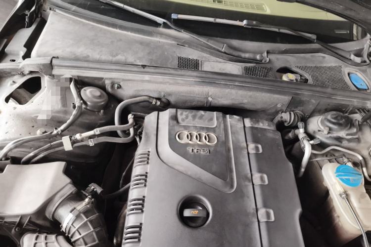 Used Audi A4L 2011 2.0 TFSI Standard Model Engine Bay