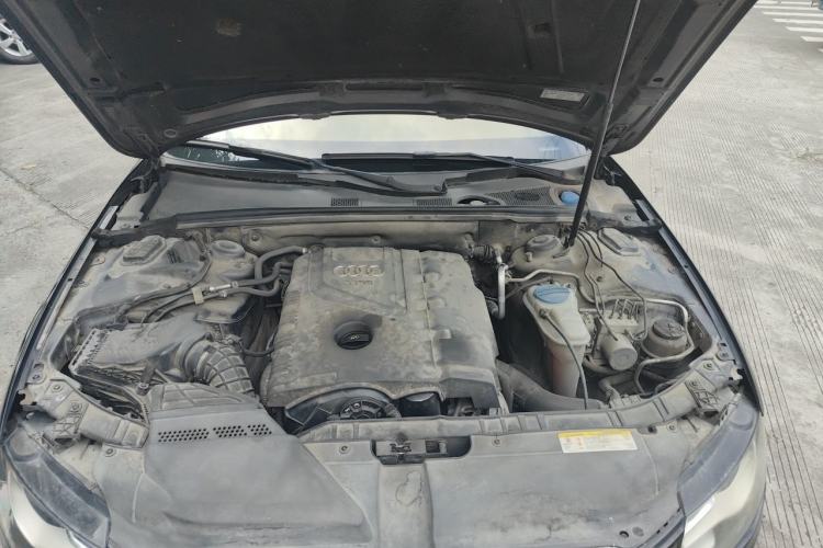 Used Audi A4L 2011 2.0 TFSI Standard Model Engine Bay