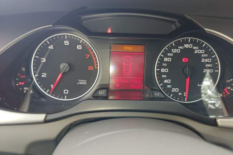 Used Audi A4L 2011 2.0 TFSI Comfort Model Instrument Cluster