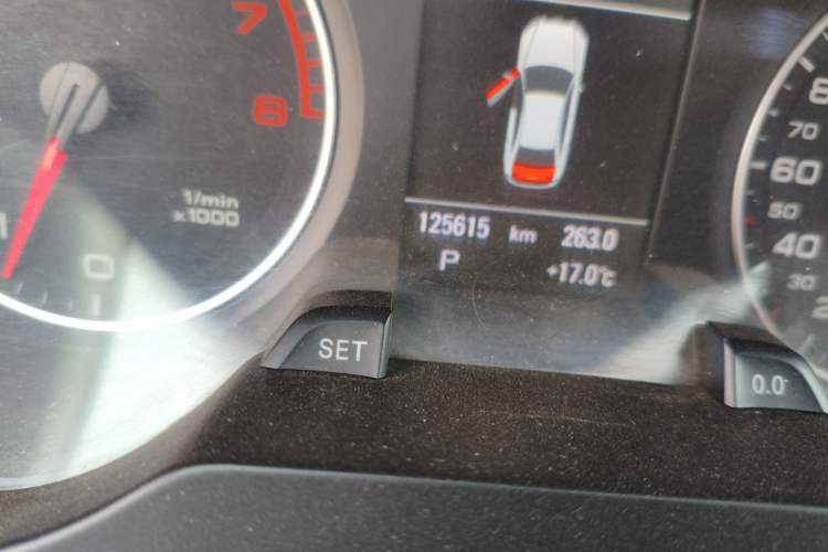 Used Audi A4L 2011 2.0 TFSI Technology Edition Odometer Close Up
