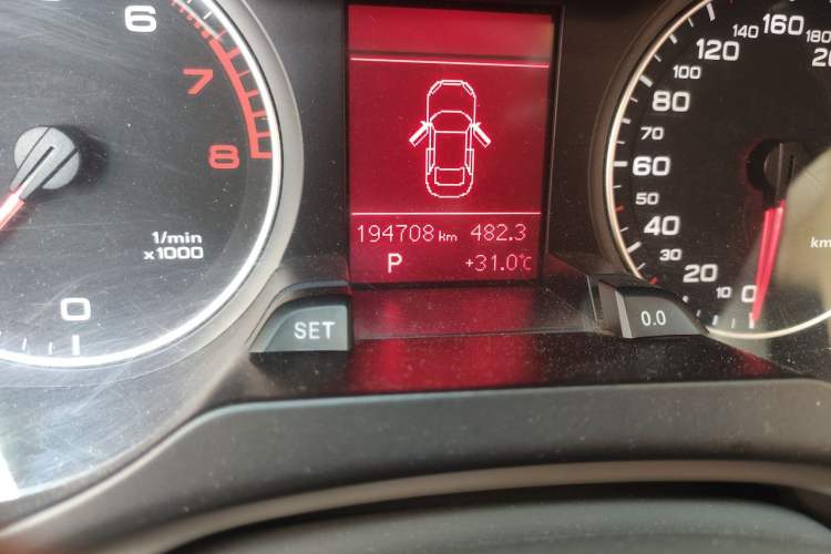 Used Audi A4L 2011 2.0 TFSI Standard Model Odometer Close Up