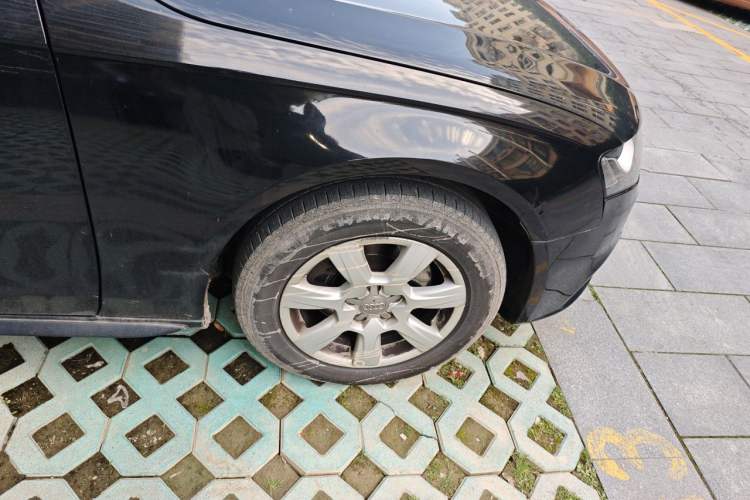 Used Audi A4L 2011 2.0 TFSI Comfort Model Right Front Wheel Hub
