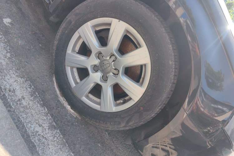 Used Audi A4L 2011 2.0 TFSI Standard Model Right Front Wheel Hub