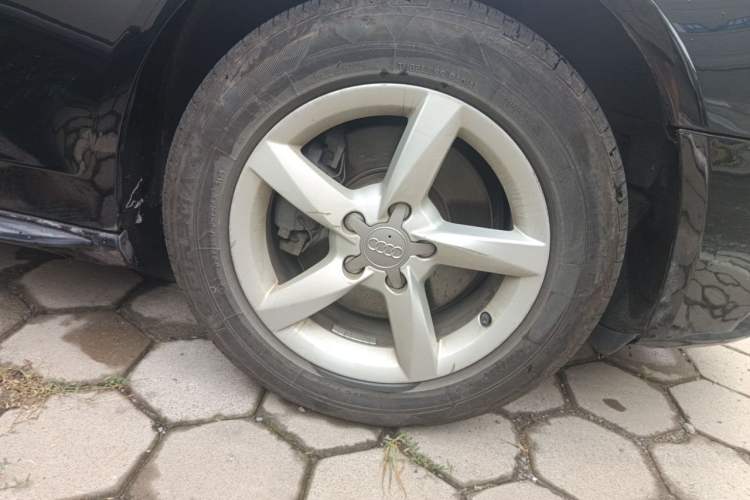 Used Audi A4L 2011 2.0 TFSI Comfort Model Right Front Wheel Hub