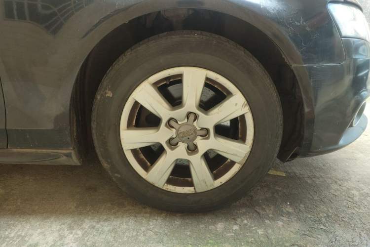 Used Audi A4L 2011 2.0 TFSI Standard Model Right Front Wheel Hub