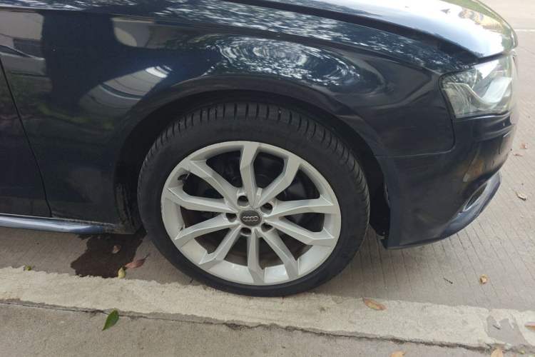 Used Audi A4L 2011 2.0 TFSI Comfort Model Right Front Wheel Hub