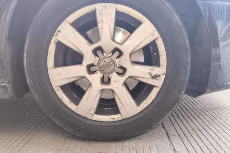 Used Audi A4L 2011 2.0 TFSI Standard Model Right Front Wheel Hub