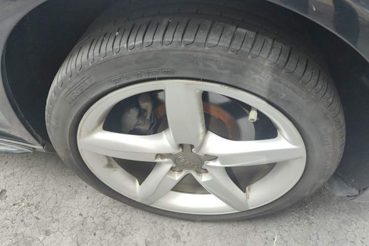 Used Audi A4L 2011 2.0 TFSI Standard Model Right Front Wheel Hub