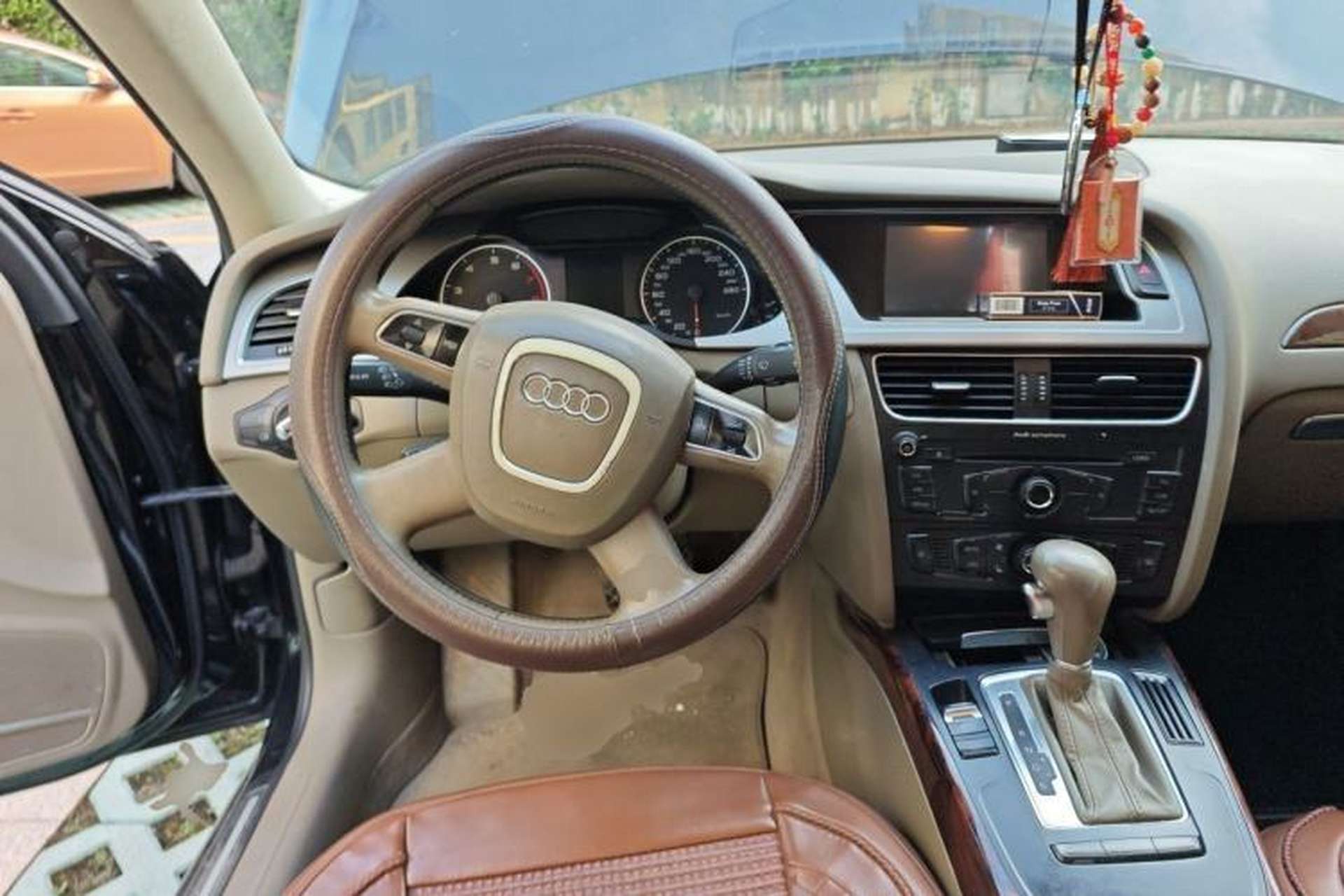 Used Audi A4L 2011 2.0 TFSI Comfort Model Steering Wheel