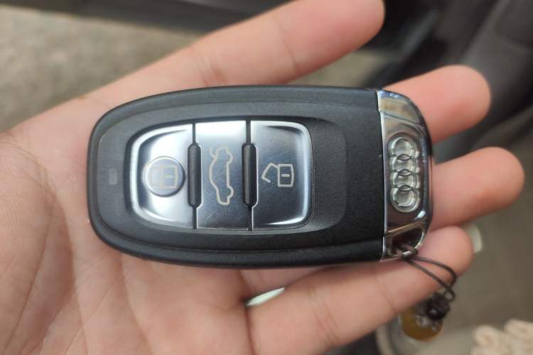 Used Audi A4L 2011 2.0 TFSI Standard Model Vehicle Key
