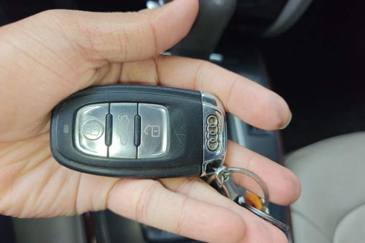 Used Audi A4L 2011 2.0 TFSI Comfort Model Vehicle Key