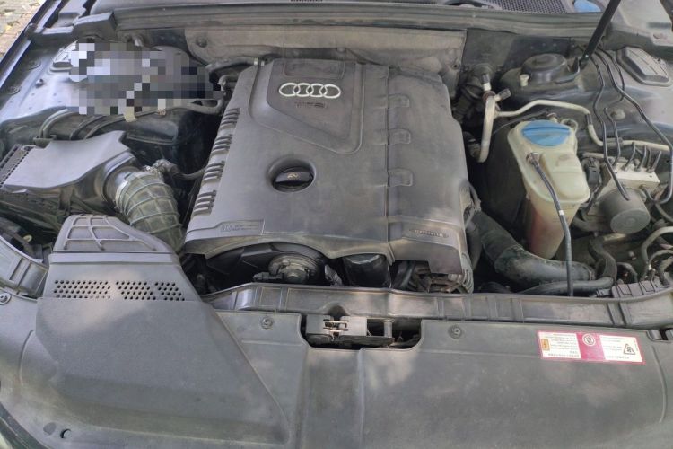 Used Audi A4L 2011 2.0 TFSI Standard Model Engine Bay