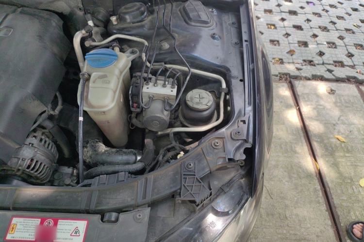 Used Audi A4L 2011 2.0 TFSI Standard Model Engine Bay Left