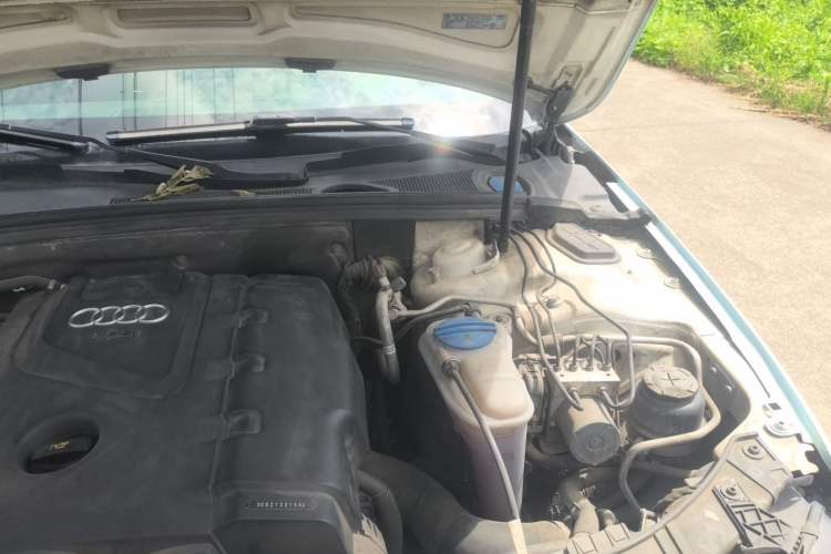 Used Audi A4L 2011 2.0 TFSI Comfort Model Engine Bay Left