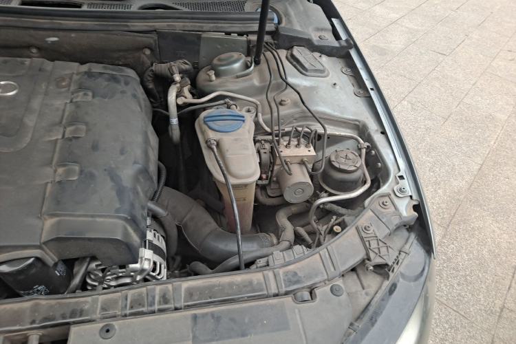 Used Audi A4L 2011 2.0 TFSI Luxury Model Engine Bay Left