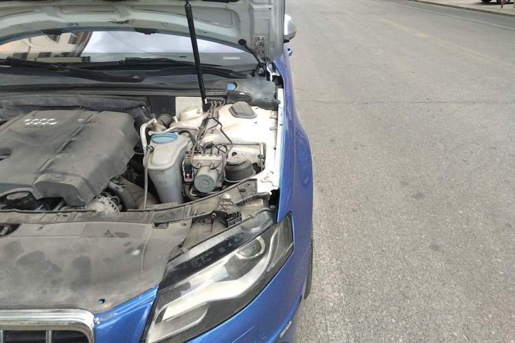 Used Audi A4L 2011 2.0 TFSI Sport Edition Engine Bay Left