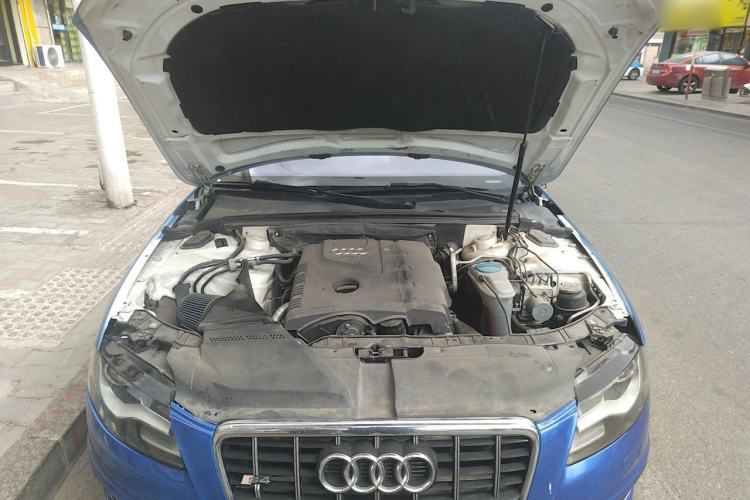 Used Audi A4L 2011 2.0 TFSI Sport Edition Engine Bay