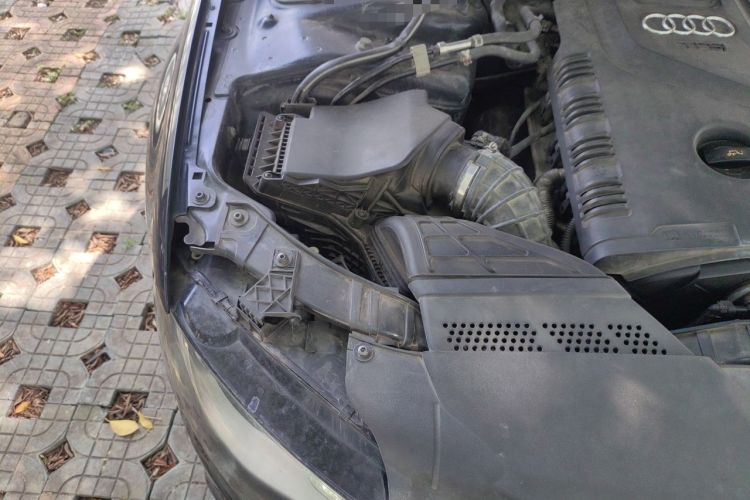 Used Audi A4L 2011 2.0 TFSI Standard Model Engine Bay Right
