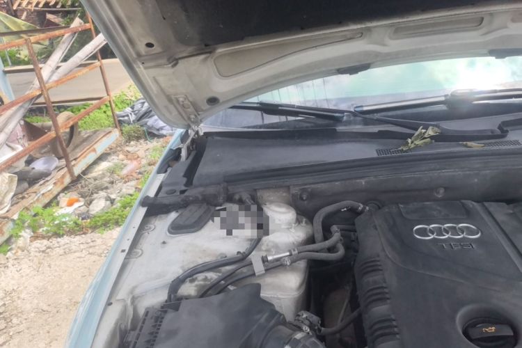 Used Audi A4L 2011 2.0 TFSI Comfort Model Engine Bay Right