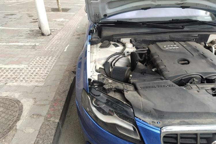 Used Audi A4L 2011 2.0 TFSI Sport Edition Engine Bay Right