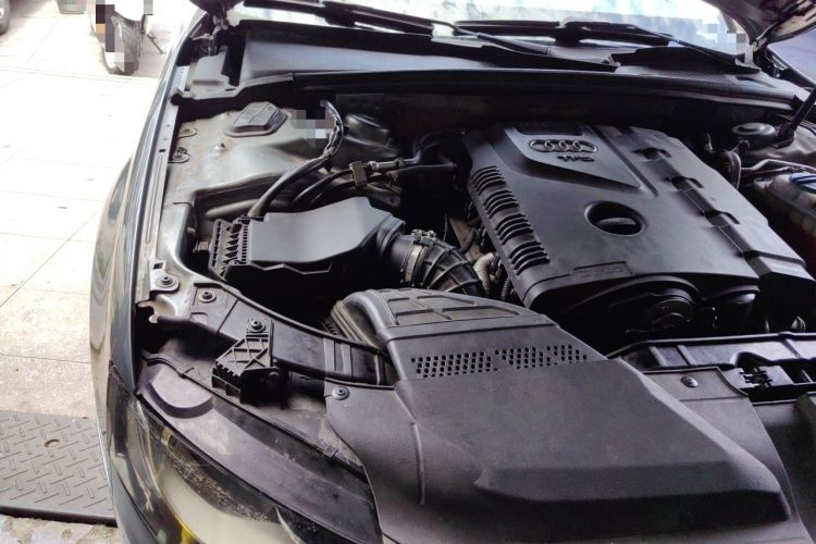 Used Audi A4L 2011 2.0 TFSI Luxury Model Engine Bay Right