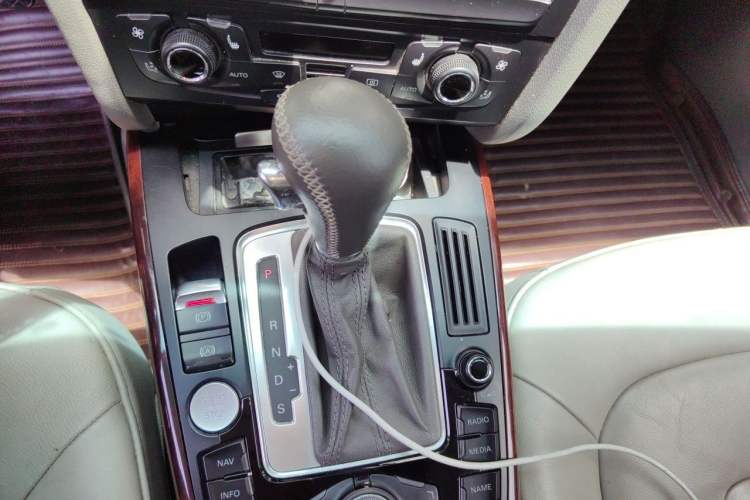 Used Audi A4L 2011 2.0 TFSI Luxury Model Gear Lever