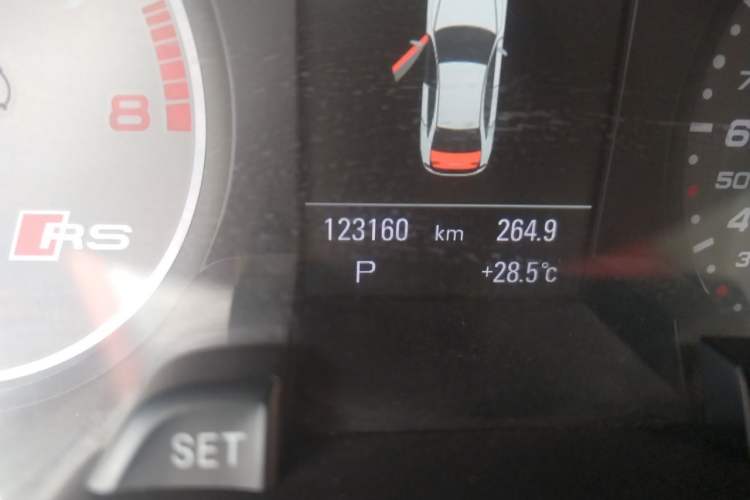 Used Audi A4L 2011 2.0 TFSI Sport Edition Odometer Close Up