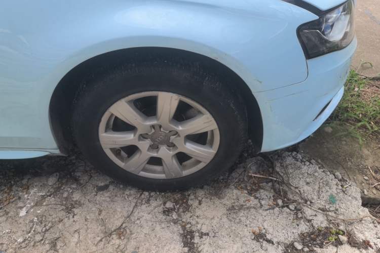 Used Audi A4L 2011 2.0 TFSI Comfort Model Right Front Wheel Hub