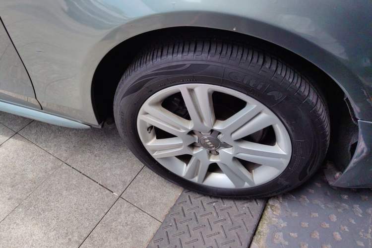 Used Audi A4L 2011 2.0 TFSI Luxury Model Right Front Wheel Hub