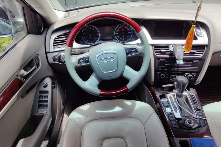Used Audi A4L 2011 2.0 TFSI Luxury Model Steering Wheel