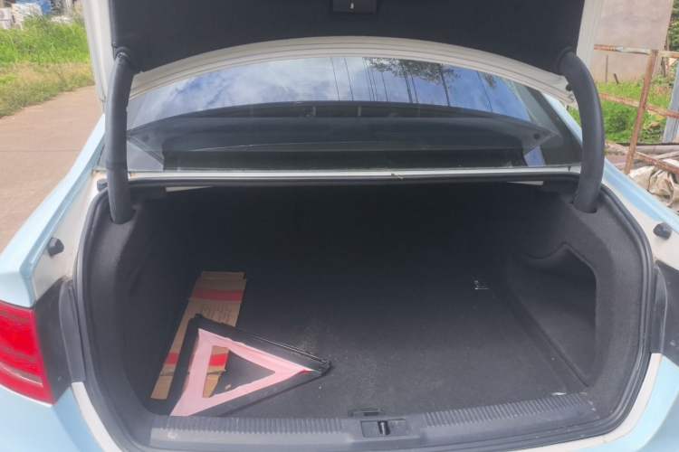 Used Audi A4L 2011 2.0 TFSI Comfort Model Trunk