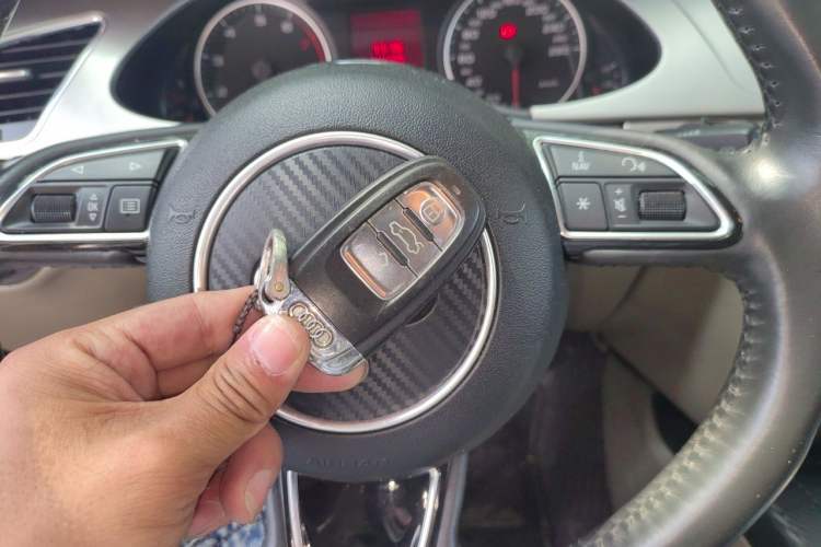 Used Audi A4L 2011 2.0 TFSI Standard Model Vehicle Key