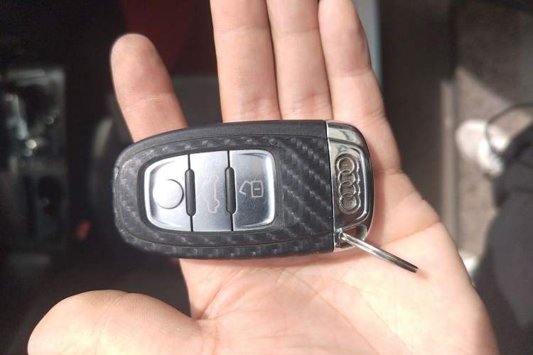 Used Audi A4L 2011 2.0 TFSI Sport Edition Vehicle Key