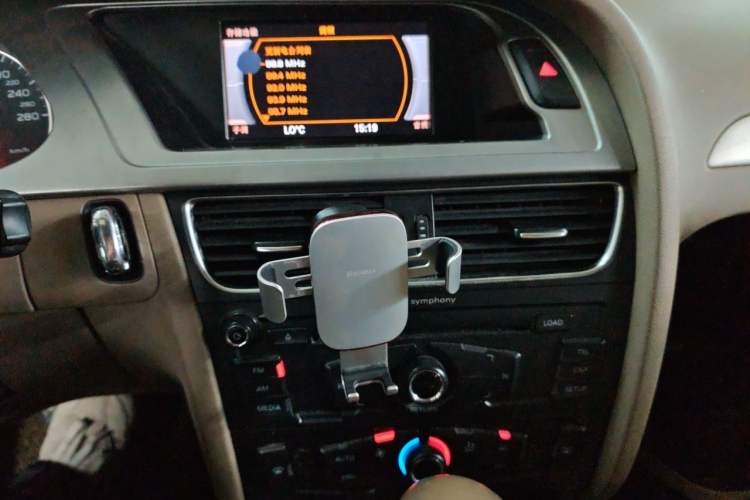 Used Audi A4L 2011 2.0 TFSI Standard Model Audio And AC Panel