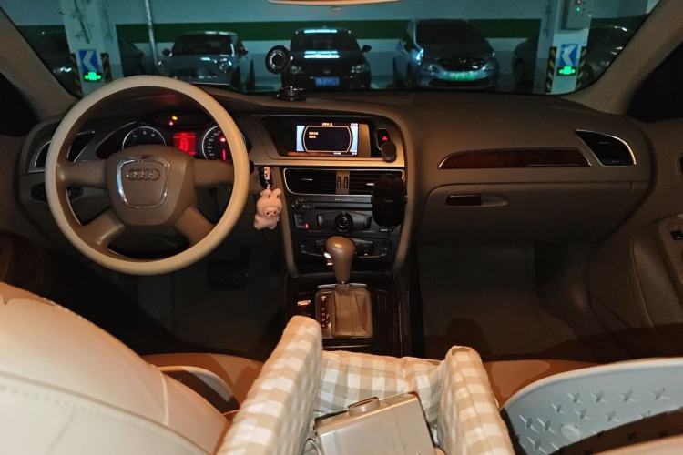 Used Audi A4L 2011 2.0 TFSI Comfort Model Center Console